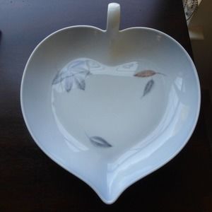 c1966 VTG B & G Kjobenhavn Denmark 199 Nut Candy Dish Leaf Pattern Bing Grondahl